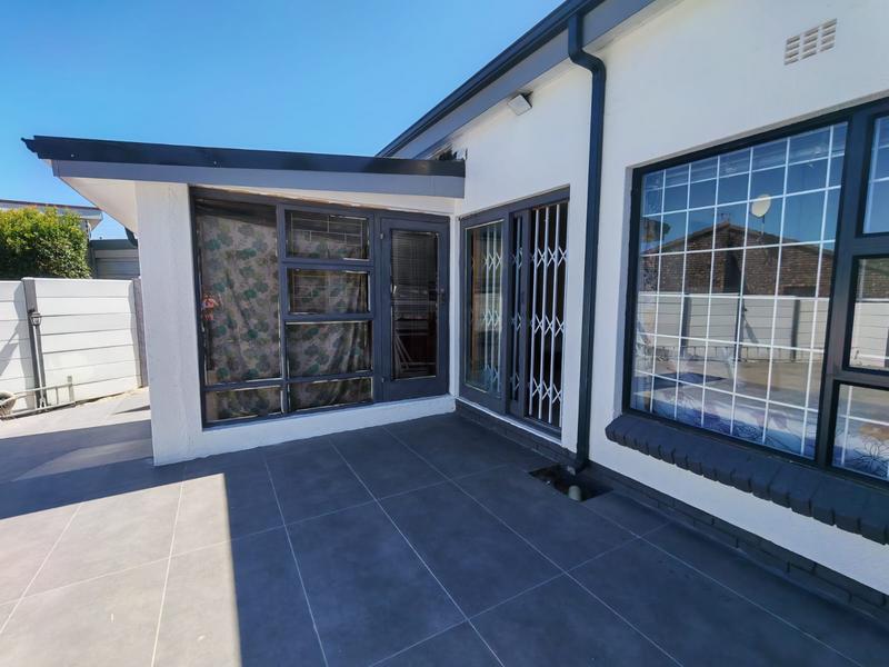 5 Bedroom Property for Sale in Welgelegen Western Cape